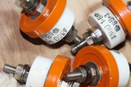 真空開(kāi)關(guān)管的氣密絕緣系統(tǒng)、屏蔽系統(tǒng)以及導(dǎo)電系統(tǒng)